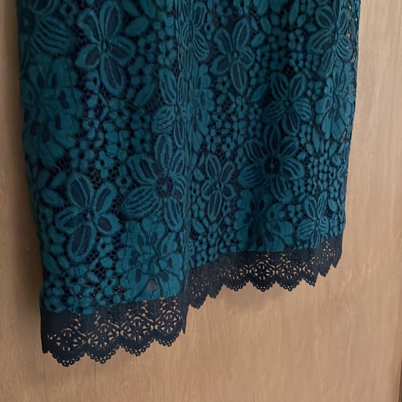 Lace dress - Picture 3 of 4